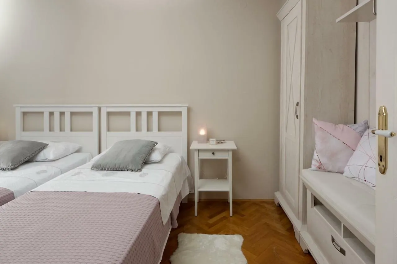 Apartments Sasha Pula