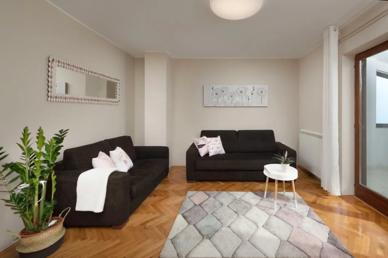 Apartments Sasha Pula 0*,